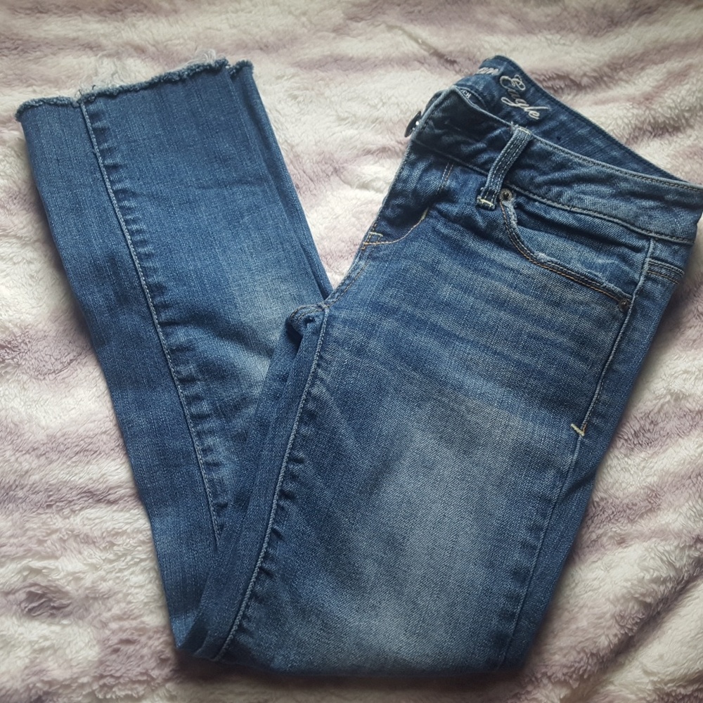 American Eagle skinny cropped fray jeans size 0